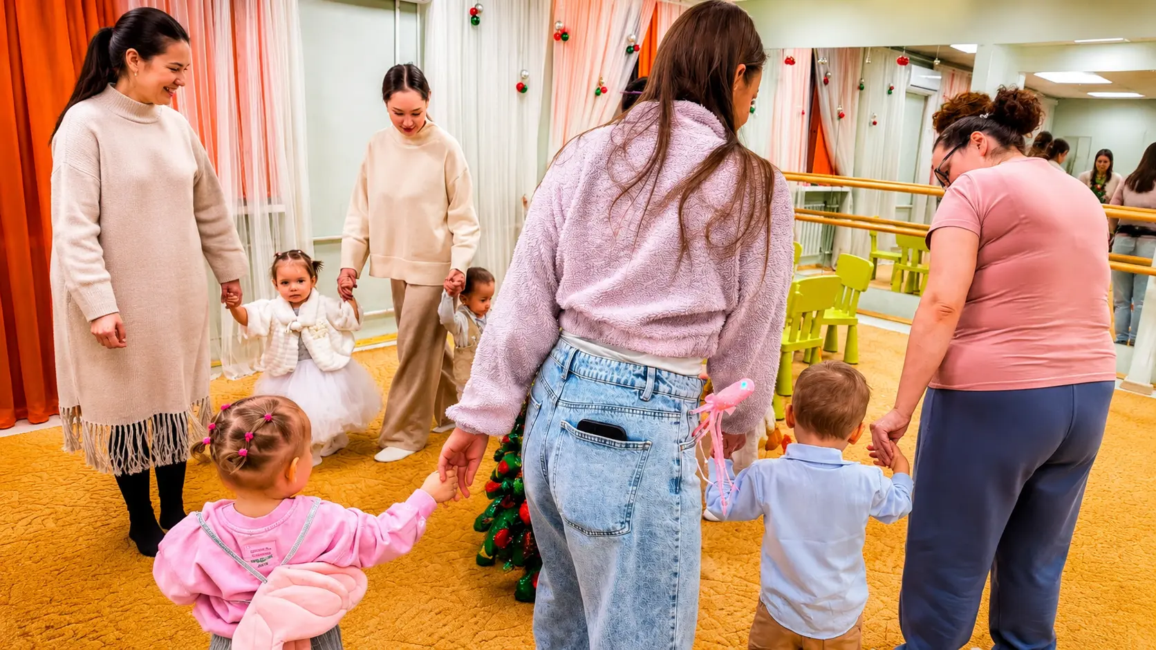 Логика, речь, моторика и творчество — вместе с мамой с 2 до 3 лет